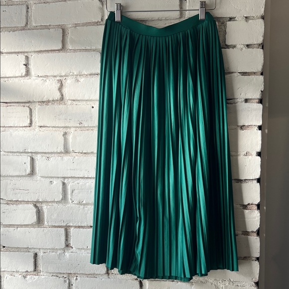 twik Dresses & Skirts - TWIK hunter Green Pleated Skirt midi elastic waist